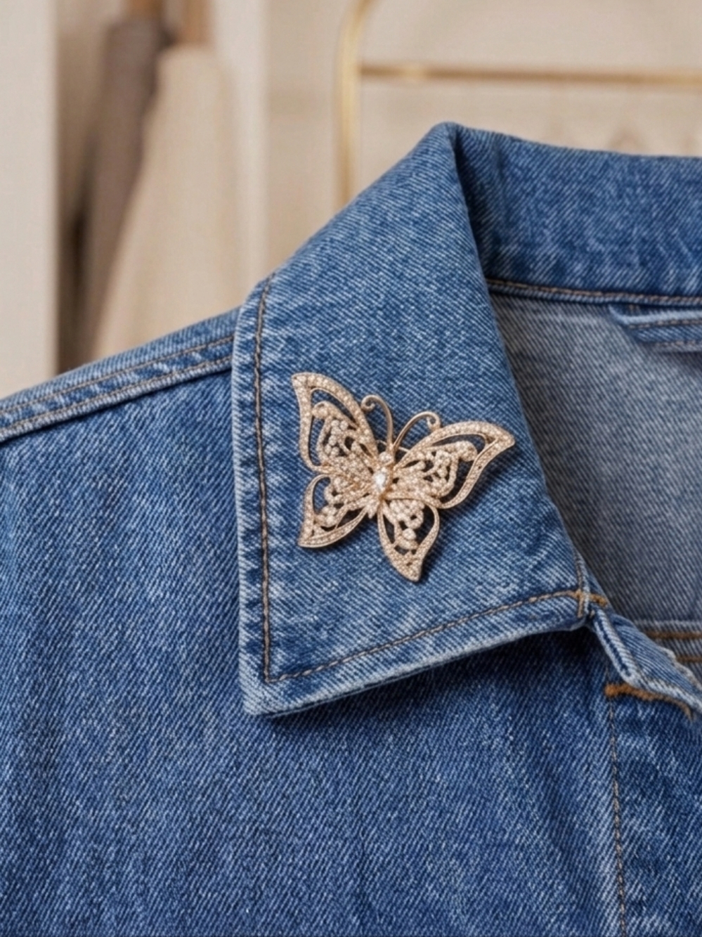 JESSICA SIMPSON Pave Crystal Glass Stone Butterfly Brooch - Picture 9 of 9